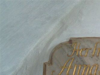 Mindetavle i Odden kirke. Teksten lyder: Her hviler Den i Livet Welædle og Dÿdziirede Anna Helene Trochmann. Föd i Oddens Præstegaard den 28. Febr. 1738. Kom i Ægteskab med velærværdige Hr. Hans Thonebye Sogne Prest til Nÿkiobing og Rörvig den 19. Maj 1756. Var Moder til Tvende Sönner og een Daatter. Levede i Troen og döde i Herren, i Barsel-seng her hos sin Fader Hr. Trochmann, den 16. Maj 1759. Gammel, 21 Aar, 2. Maaneder og 16. dage. Farvel, Hiertelskte Siel' Du kommer ei til mig, Lev vel höisalig Siel'. Jeg komme skal til Dig. Hr. Thonebÿe.